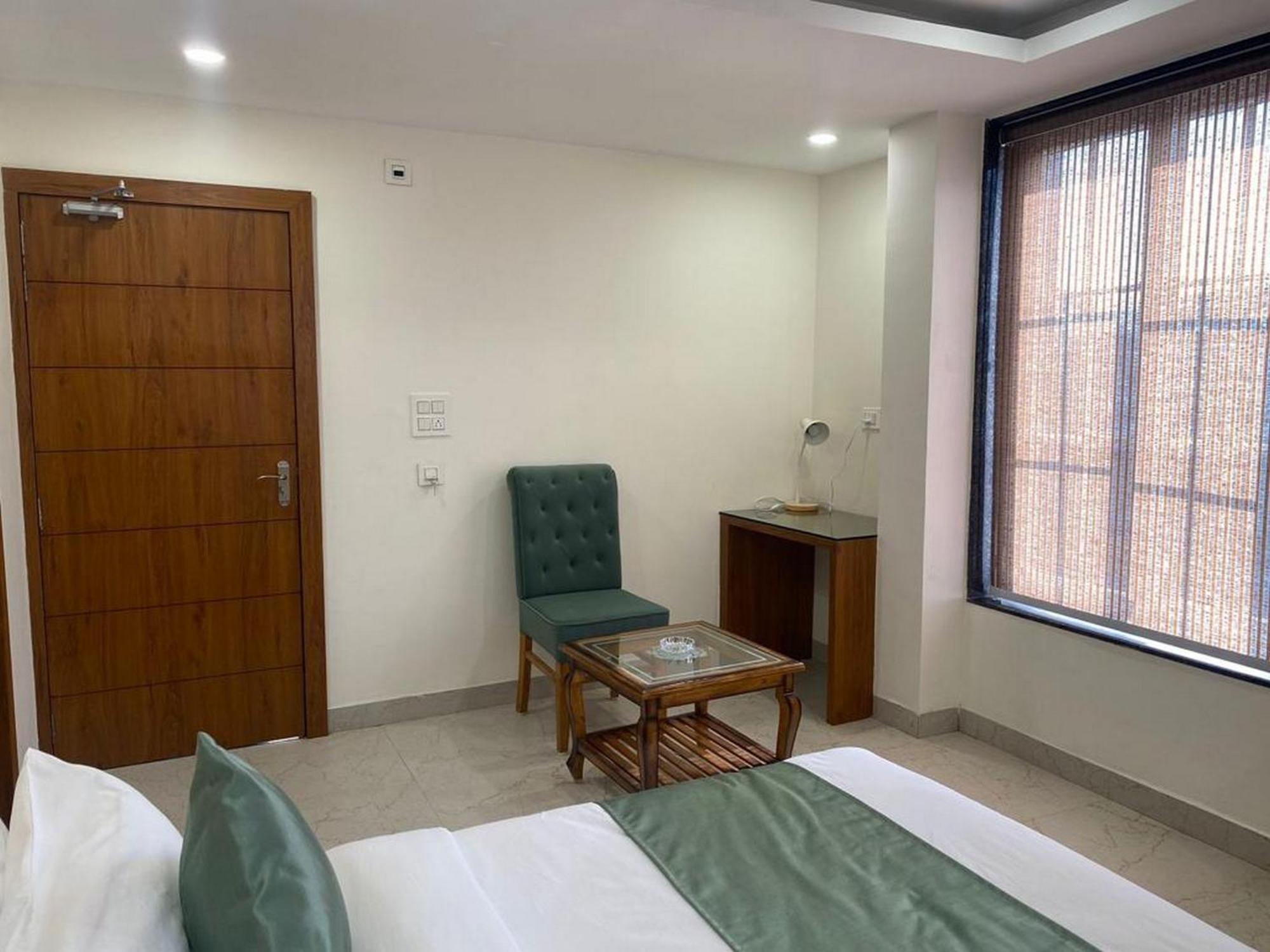 Hotel Eleven Heights Bhopal Esterno foto