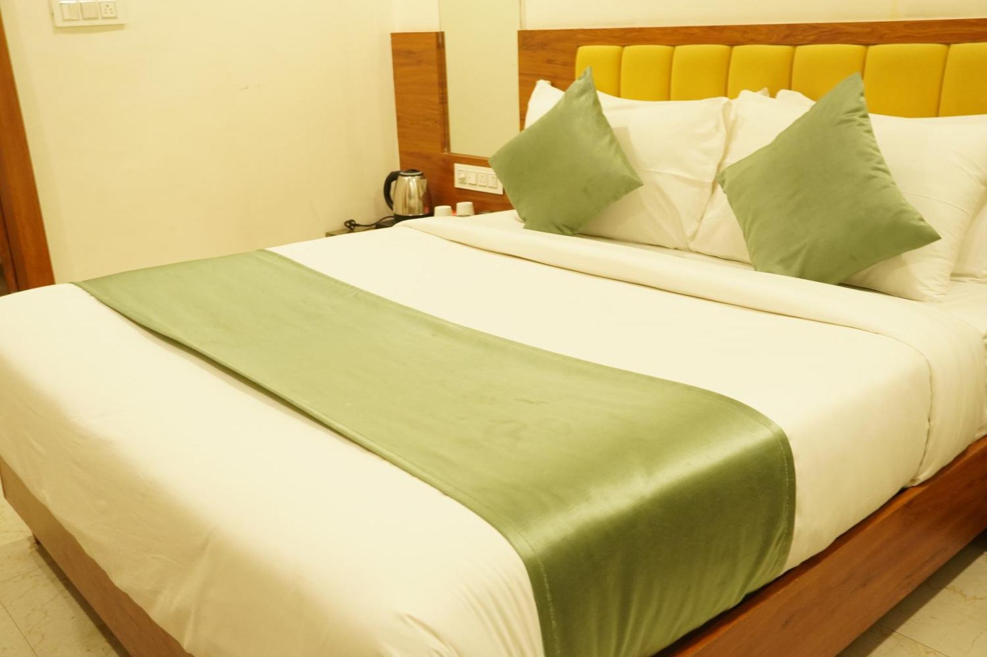 Hotel Eleven Heights Bhopal Esterno foto