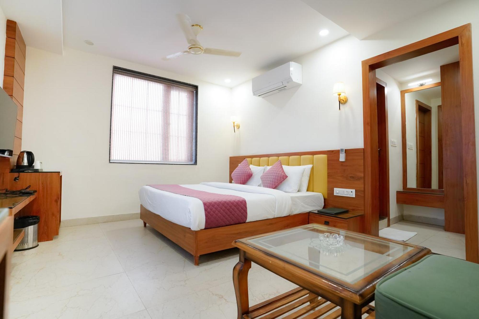 Hotel Eleven Heights Bhopal Esterno foto