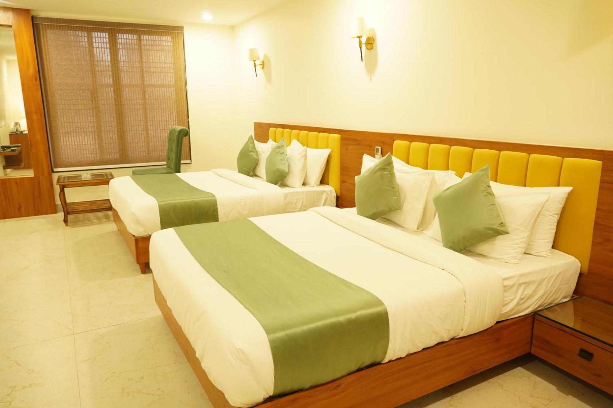Hotel Eleven Heights Bhopal Esterno foto