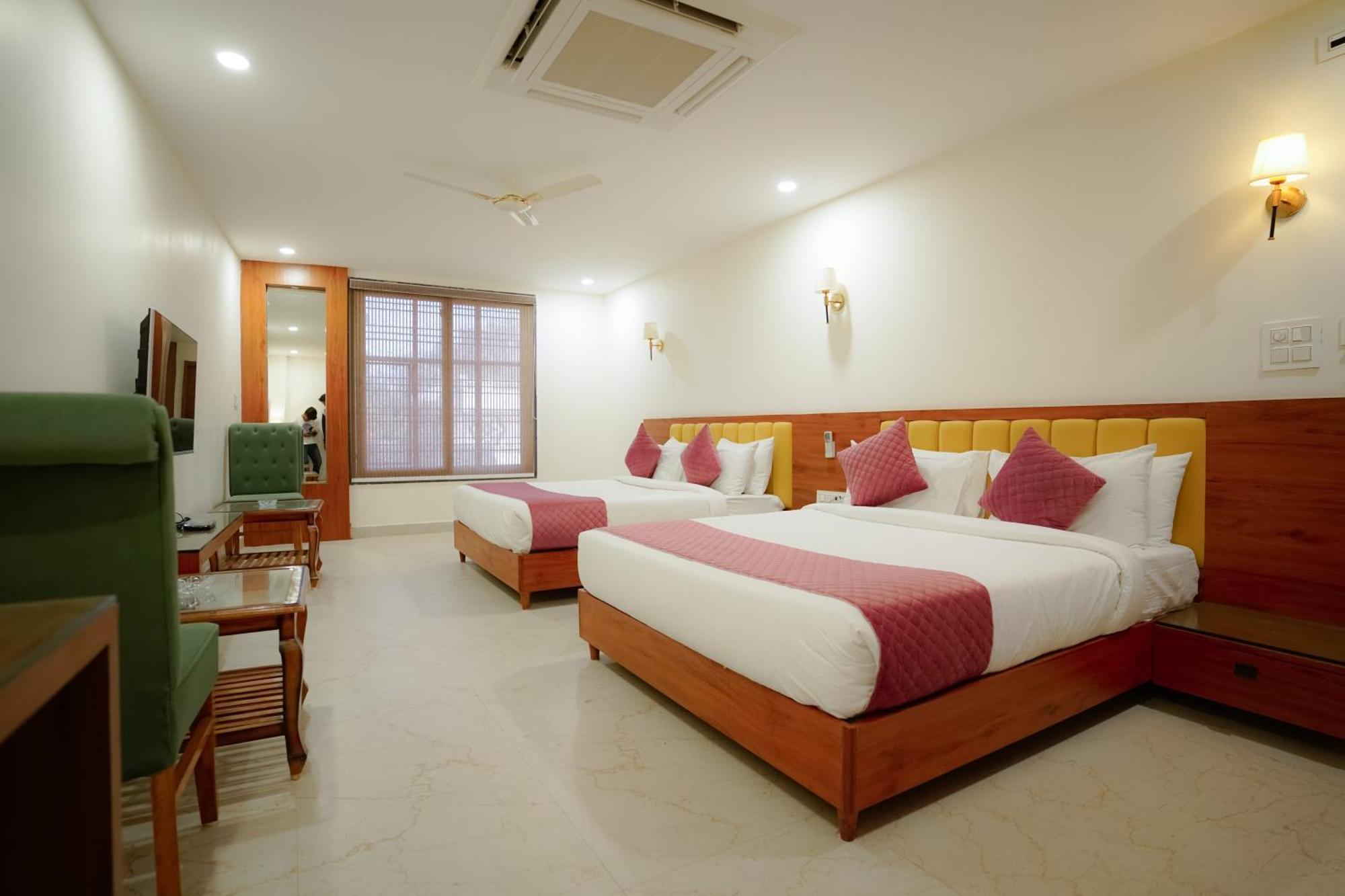 Hotel Eleven Heights Bhopal Esterno foto