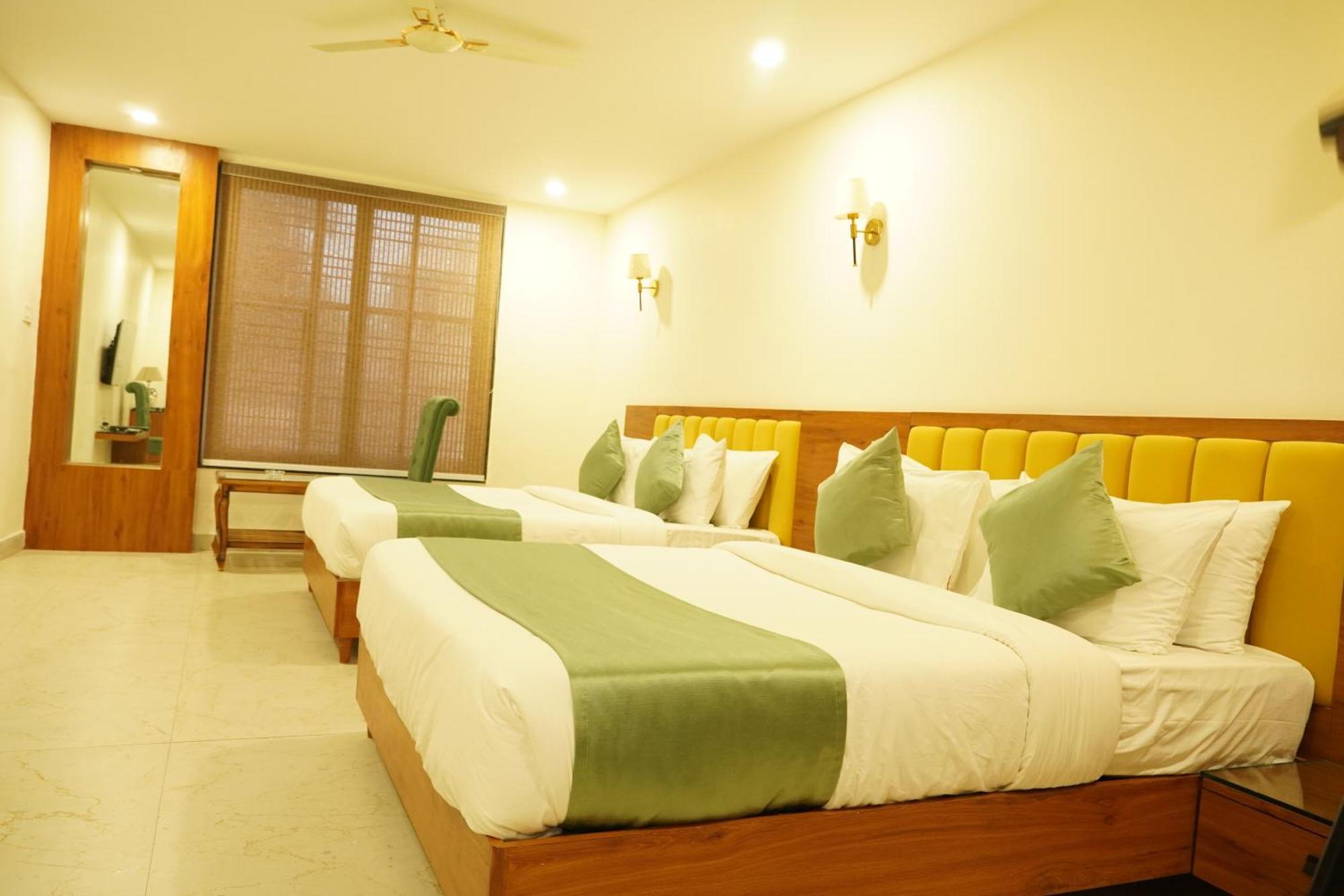 Hotel Eleven Heights Bhopal Esterno foto