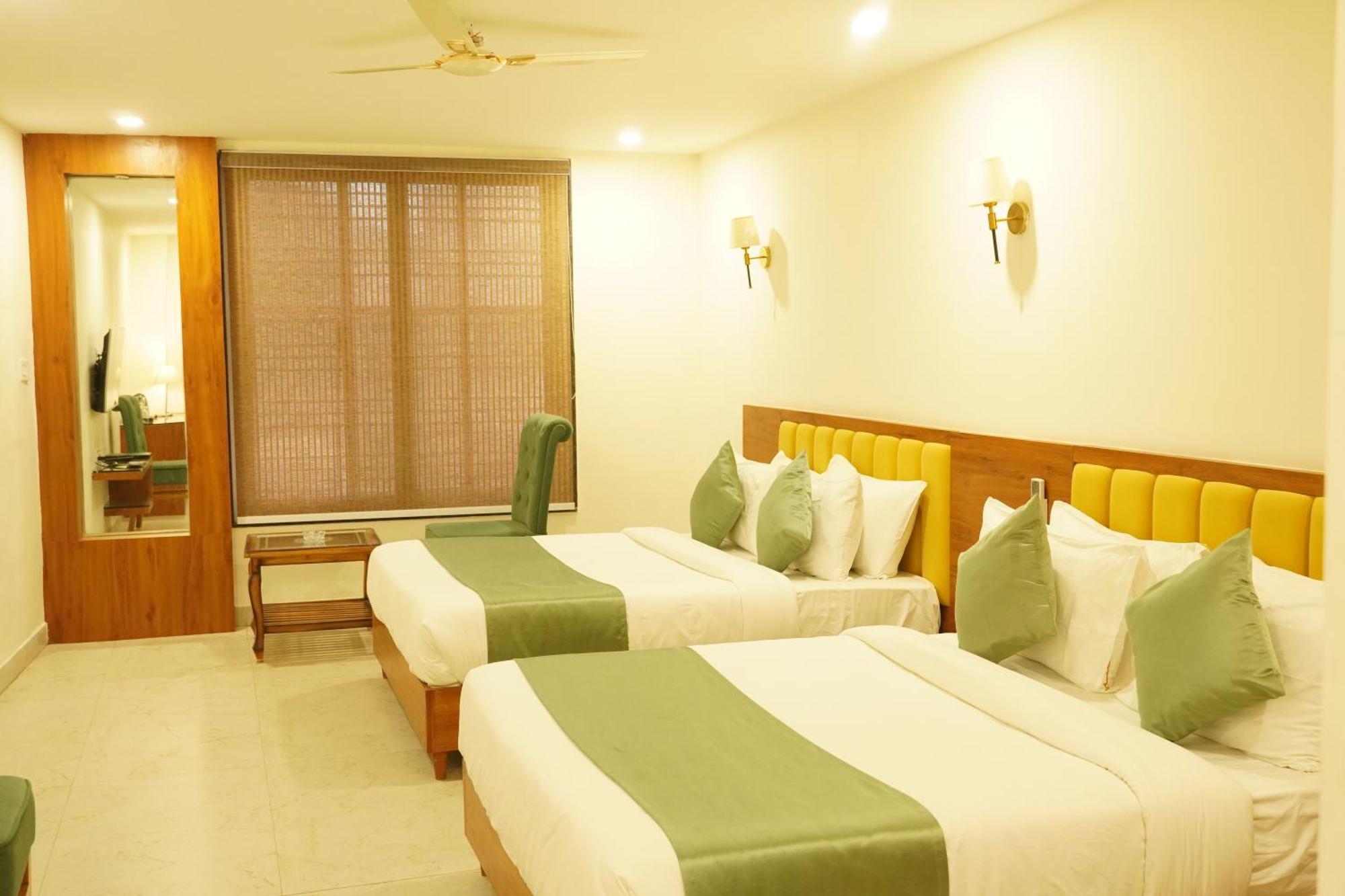 Hotel Eleven Heights Bhopal Esterno foto