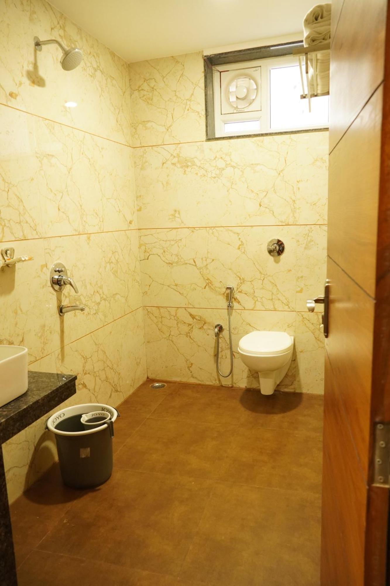 Hotel Eleven Heights Bhopal Esterno foto