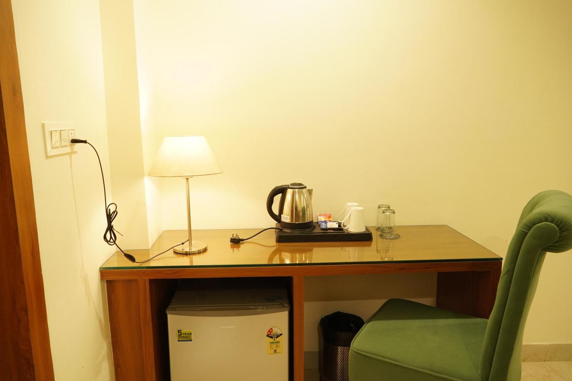 Hotel Eleven Heights Bhopal Esterno foto