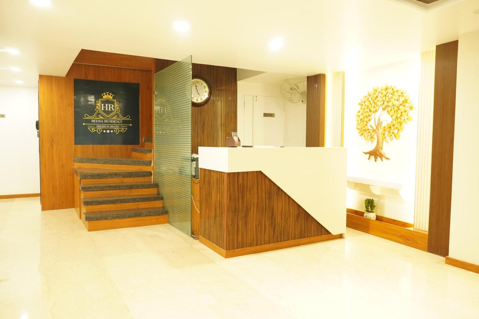 Hotel Eleven Heights Bhopal Esterno foto