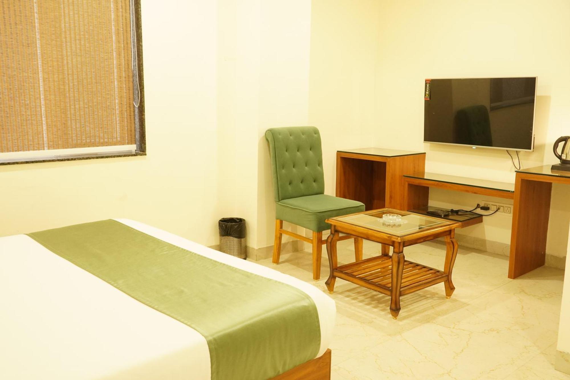 Hotel Eleven Heights Bhopal Esterno foto