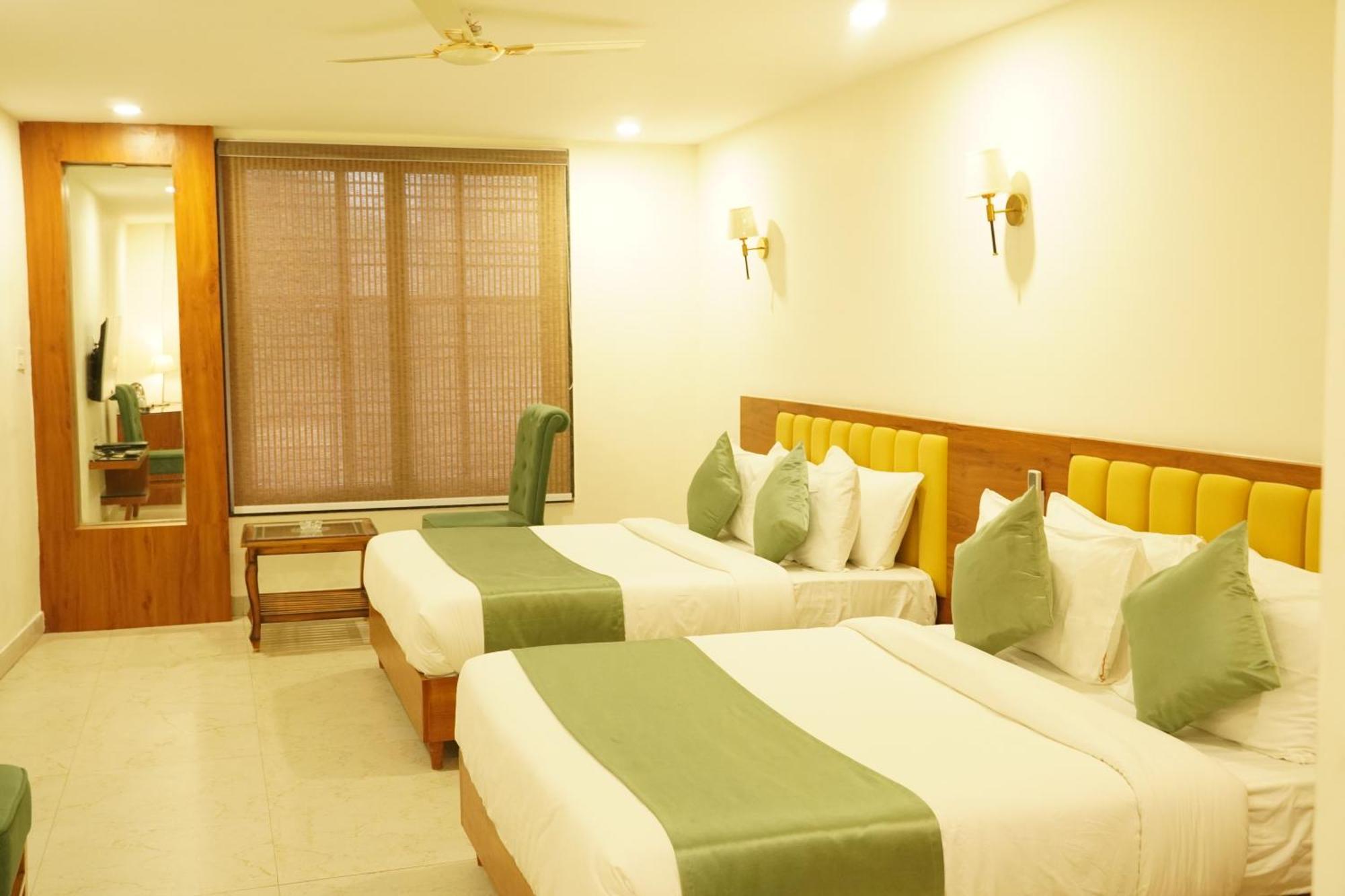 Hotel Eleven Heights Bhopal Esterno foto