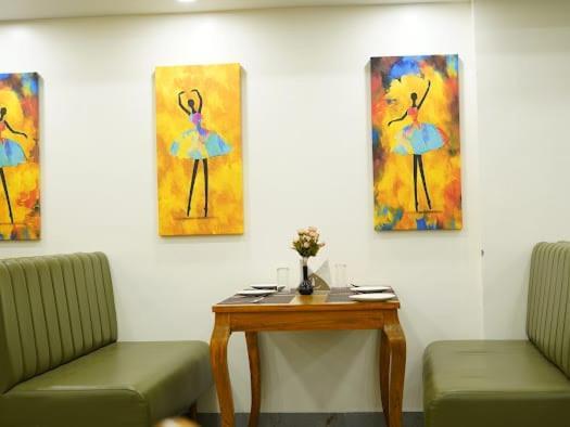 Hotel Eleven Heights Bhopal Esterno foto