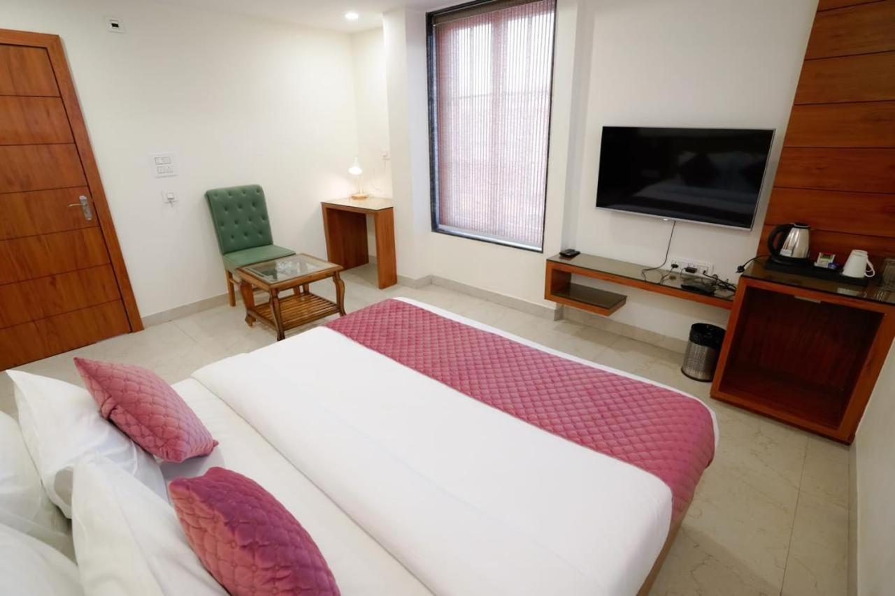 Hotel Eleven Heights Bhopal Esterno foto